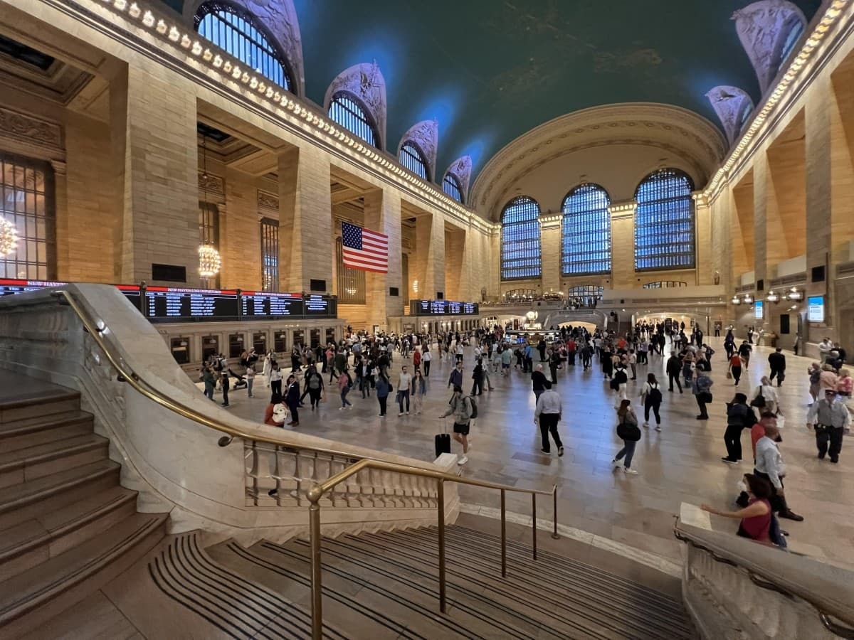 NYC Free Tour Launches Daily Midtown Walking Tours from Bryant Park with Bilingual, Interactive Format